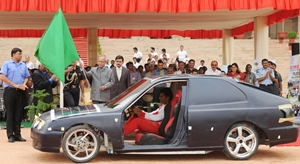 President of India Pranab Mukherjee flags off DTU's solar-powered car